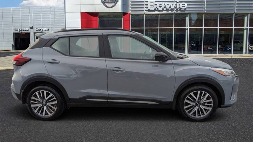 2024 nissan kicks sr