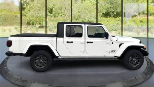 2024 Jeep Gladiator