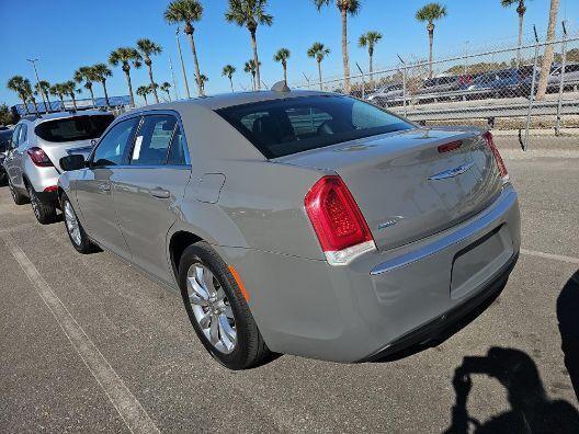 2017 chrysler 300 limited
