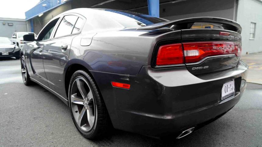 2014 dodge charger sxt