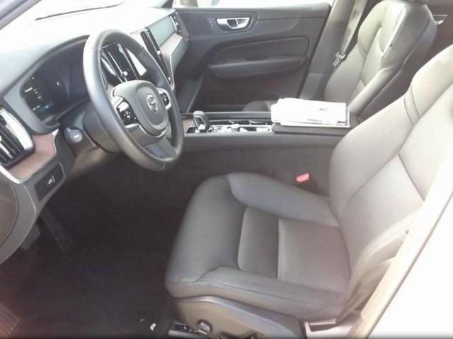 2024 volvo xc60 b5 plus dark theme