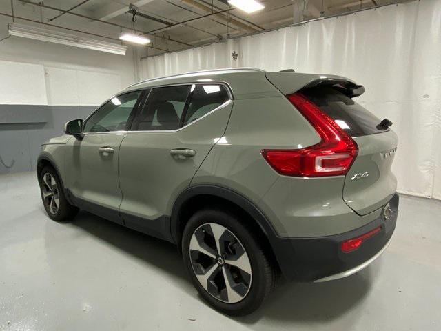 2023 volvo xc40 b5 plus bright theme