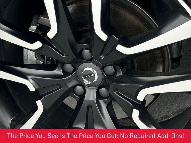 2023 volvo xc60 b5 ultimate bright theme