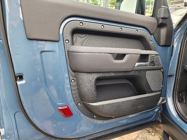2024 volvo xc40 b5 plus bright theme
