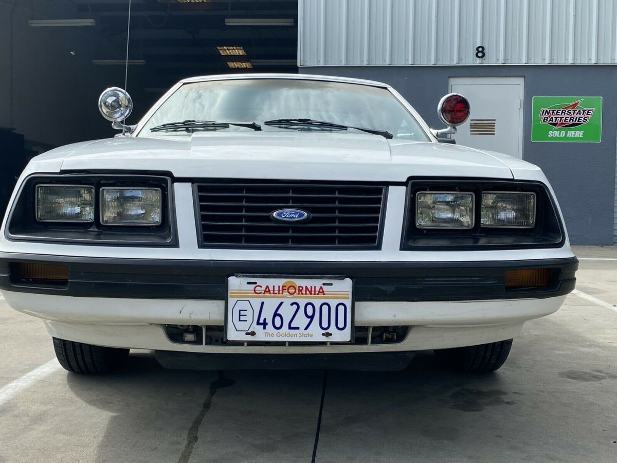 1984 ford mustang coupe white rwd manual l