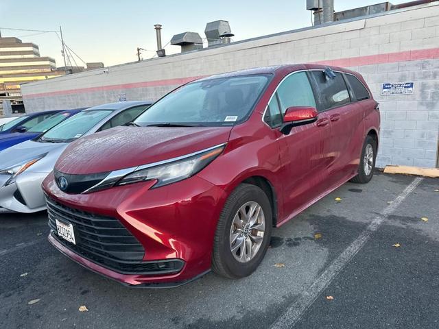 2022 toyota sienna le