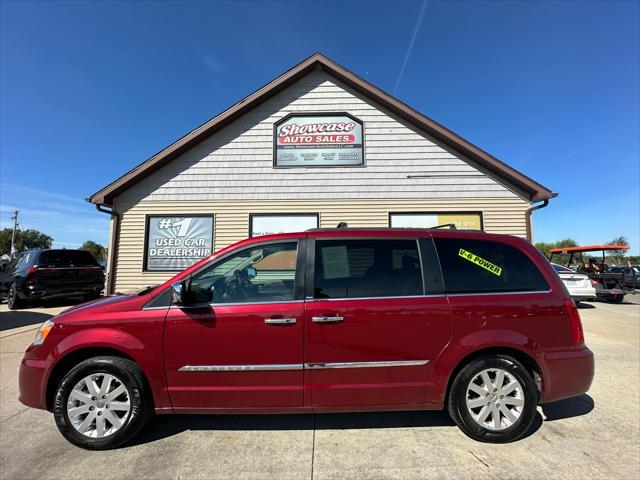 2012 chrysler town & country touring-l