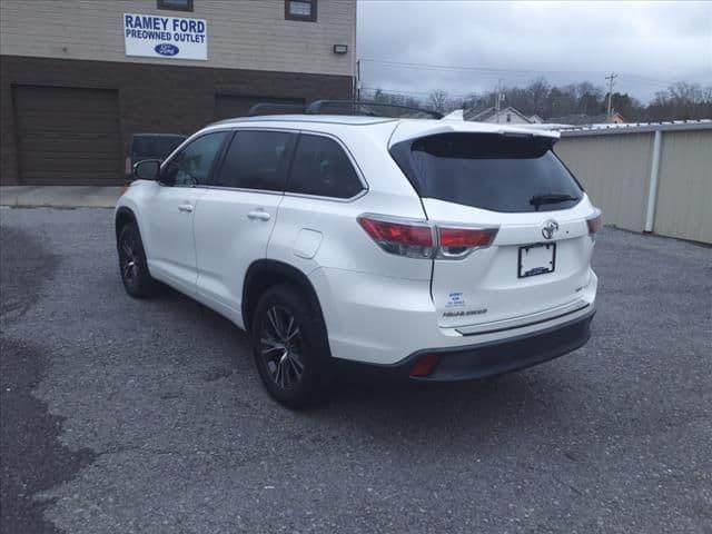 2016 toyota highlander xle in elgood, west virginia