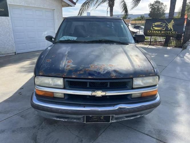 2001 chevrolet s10 extended cab pickup in perris, california