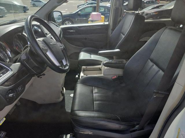 2016 chrysler town & country touring