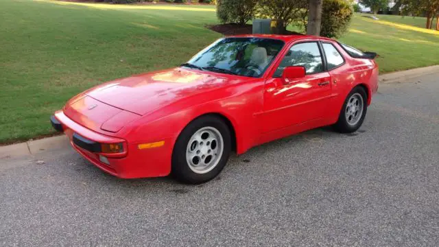 clean and original 1986 porsche 944 - driver condition - no issues - new tires