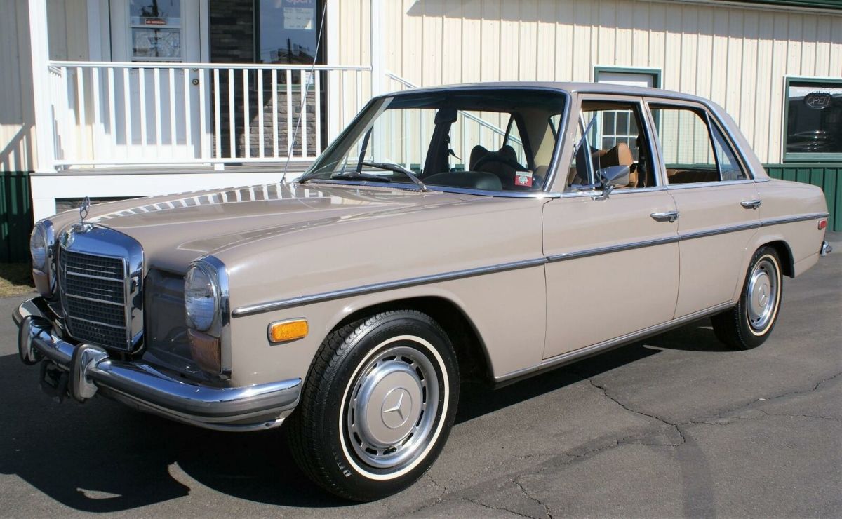 1973 mercedes benz 220 sedan w115