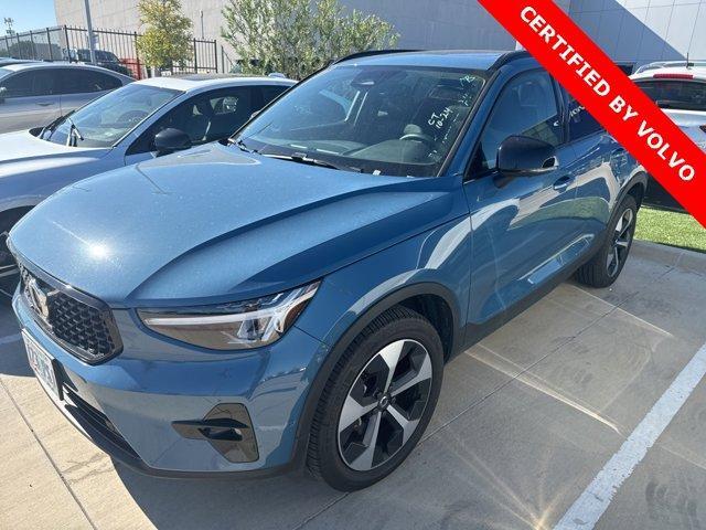 2024 volvo xc40 b5 plus dark theme