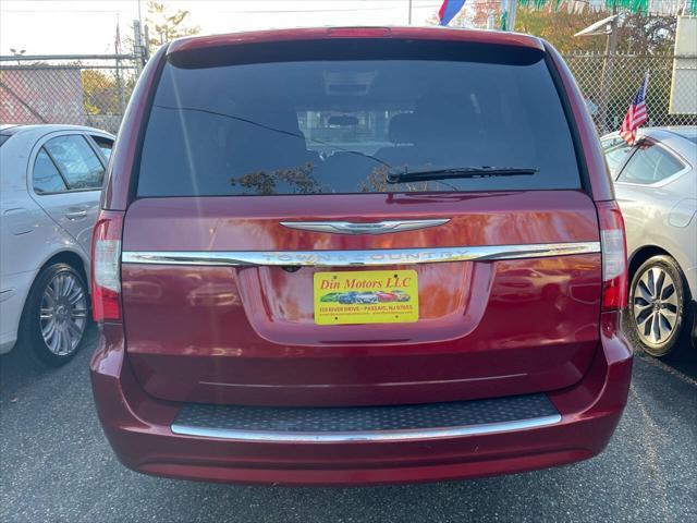 2012 chrysler town & country touring