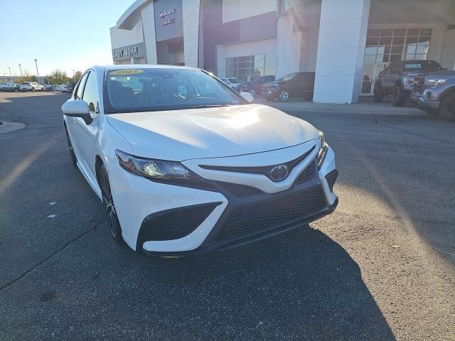 2021 toyota camry se
