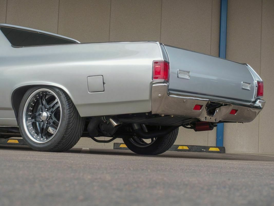 427 cubic inch v8 4-speed manual silver