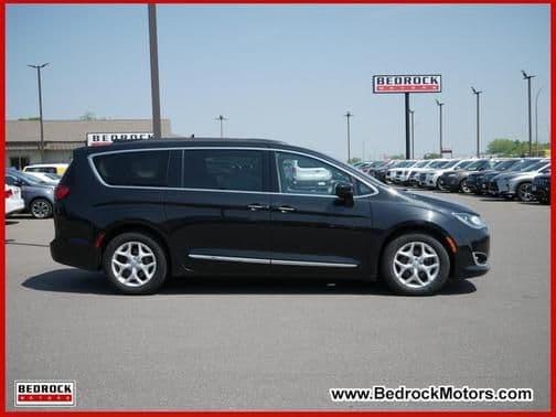 2017 chrysler pacifica touring-l front-wheel drive passenger van in otsego, minnesota