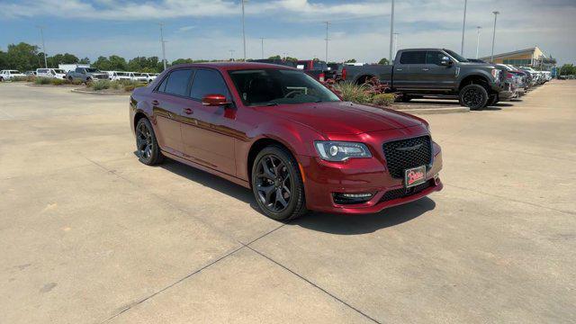 2023 chrysler 300 touring l
