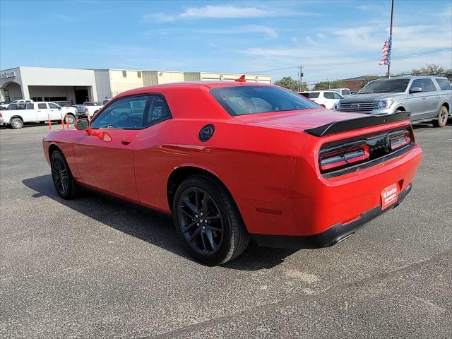 2023 dodge challenger sxt