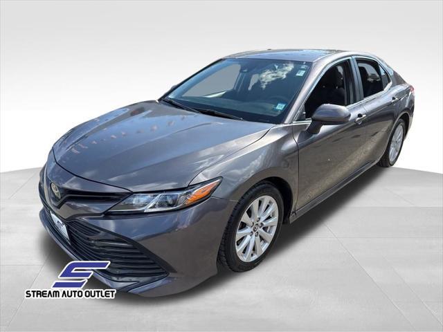 2020 toyota camry le