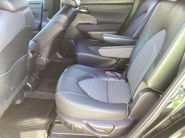 2022 toyota highlander xse