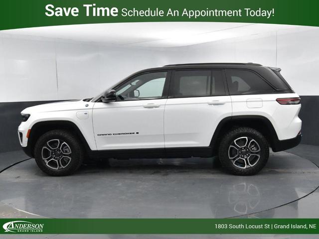 2022 jeep grand cherokee 4xe trailhawk