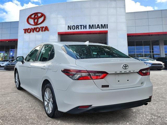 2022 toyota camry le