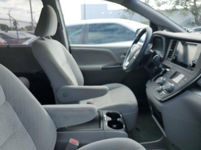 2015 toyota sienna le