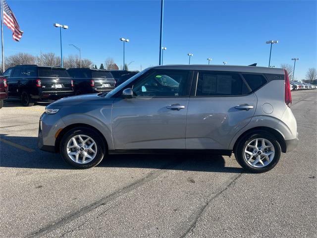 2022 kia soul lx