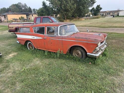 1958 rambler country wagon, nice complete car, very little rust, 6 cylinder, 3 on