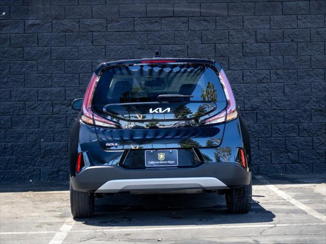 2023 kia soul lx