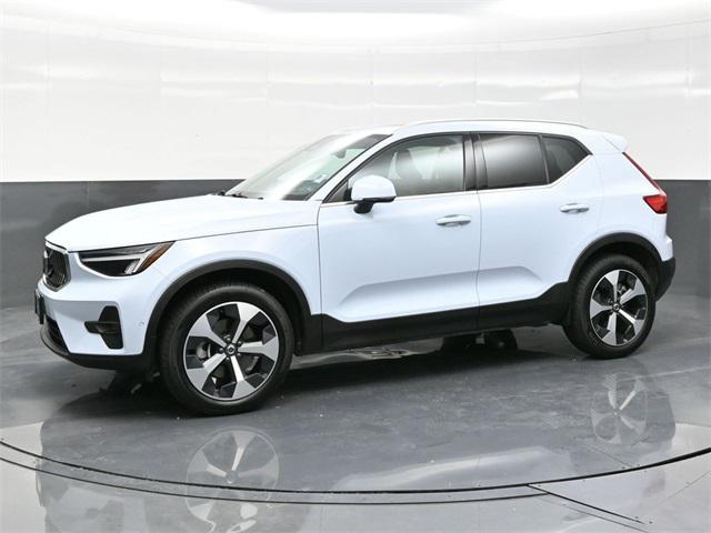 2024 volvo xc40 b5 plus bright theme