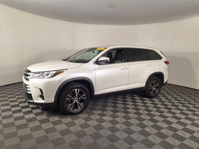 2019 toyota highlander le