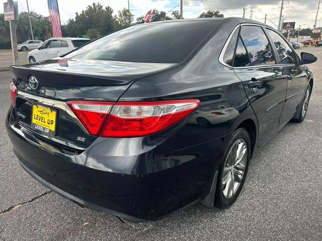 2016 toyota camry se