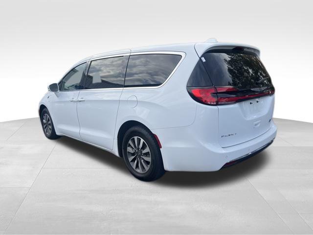 2022 chrysler pacifica hybrid touring l