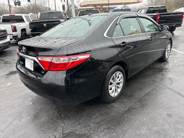 2016 toyota camry le