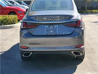 2019 Lexus ES ultra luxury