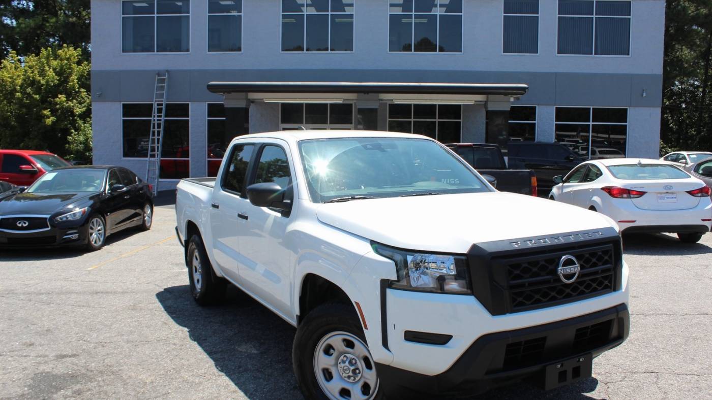 2022 nissan frontier s