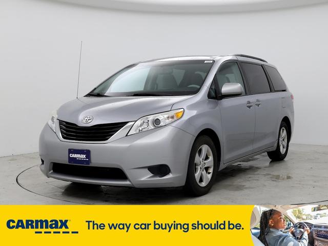 2014 toyota sienna le