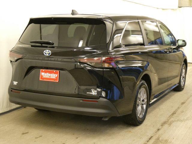 2024 toyota sienna le