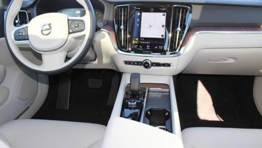 2022 volvo s60 b5 momentum