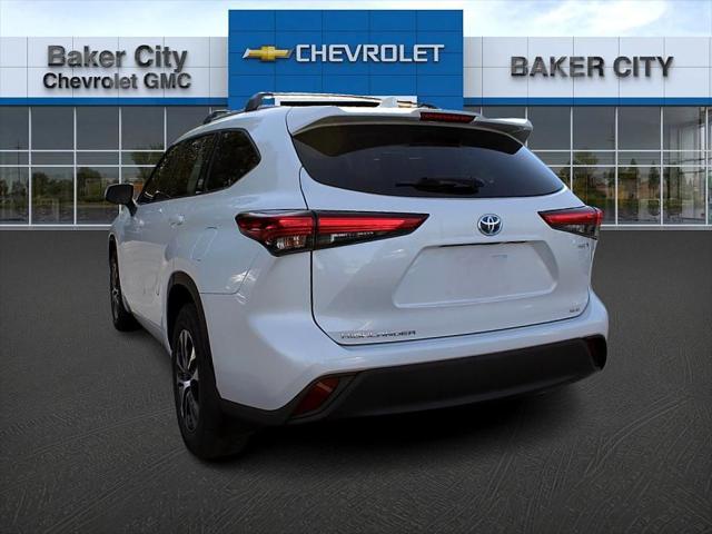 2022 toyota highlander hybrid xle