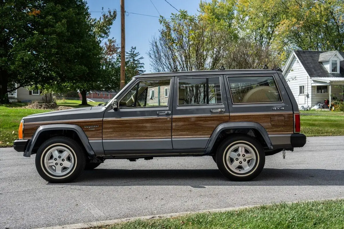 1987 jeep wagoneer limited (4.0 in line engine)