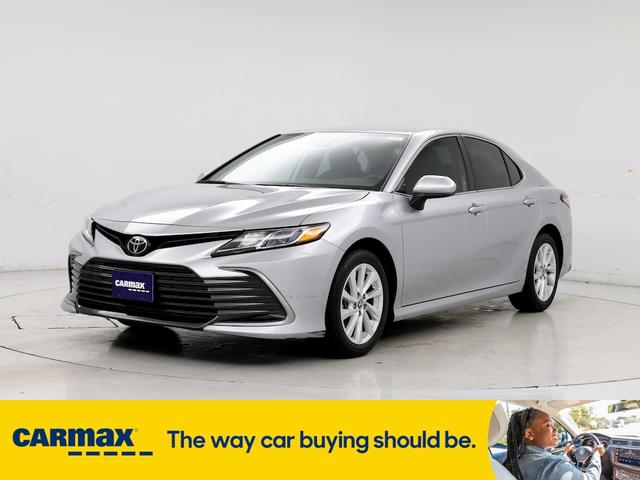 2022 toyota camry le