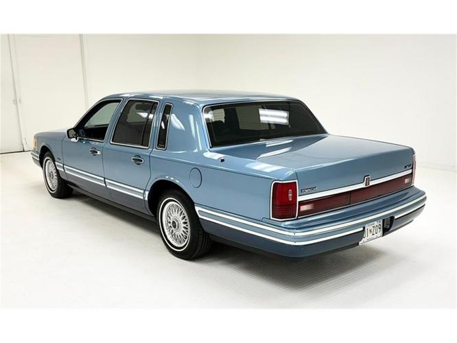 1993 lincoln town car in morgantown, pennsylvania