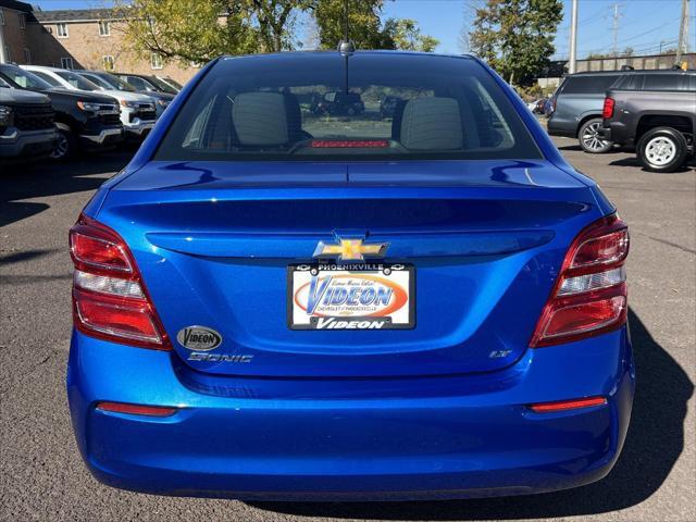 2020 chevrolet sonic fwd sedan lt