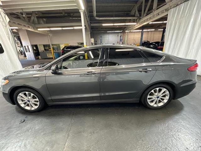 2020 ford fusion hybrid se