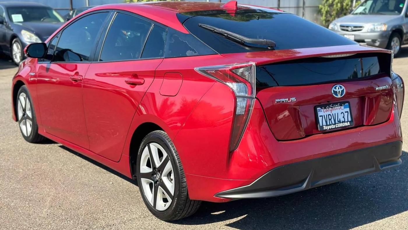 2016 toyota prius three