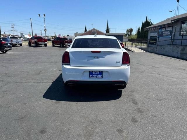 2018 chrysler 300 touring