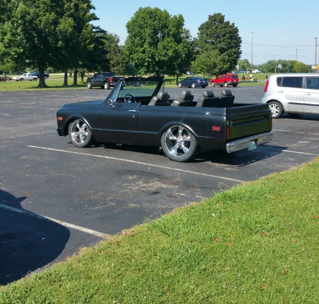 bagged, 20/22 wheels matte black factory 2wd with top